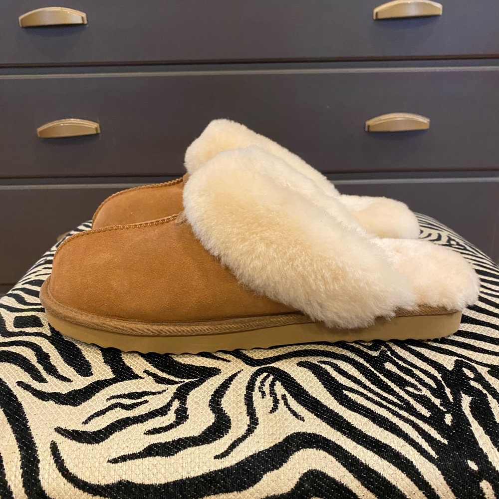 Brand new Mens UGG slipper! No box! My husband didn’t like it!